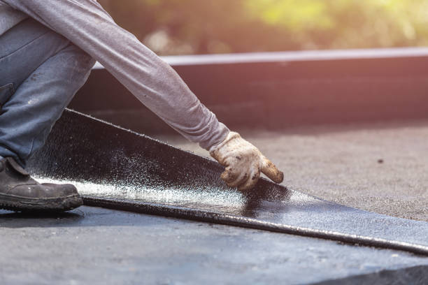Professional Vapor Barrier Installation technician working in Lyons, MI